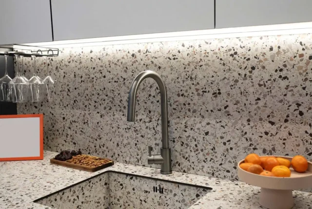 Tile or Full Slab? Picking a Backsplash That Lasts