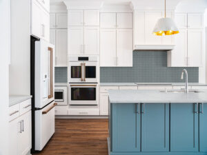 Cielo Azul Pennyround Glossy styled in a finished room