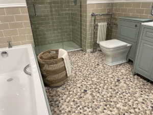 Mix Marble Pebbles Tumbled 10mm styled in a finished room