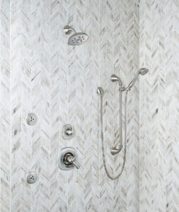 Palisandro Chevron Polished styled in a finished room
